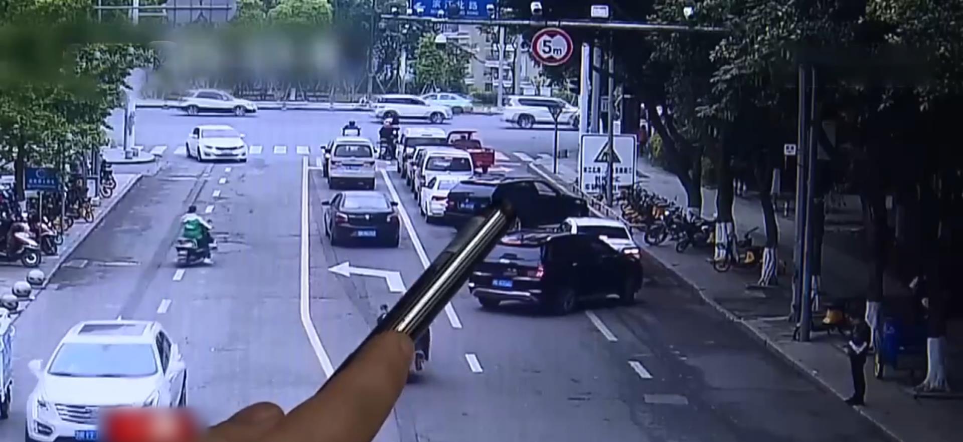 2021年,知名律师开宝马车肇事逃逸?警方调查后发现事情并不简单