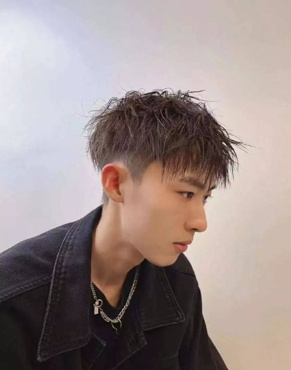 男士发型 最受欢迎的4种男士发型，改变真不小，头发花白大叔一样很精神