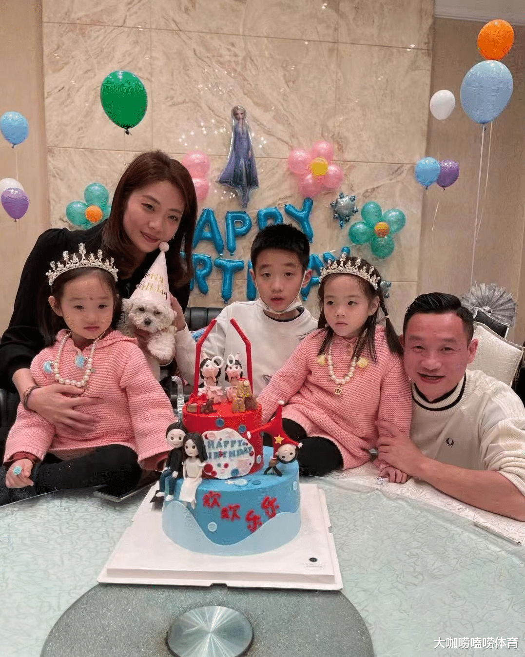 杨威|杨威儿子夺冠！12岁腿长赶上爸爸，长相清秀俊俏继承爸妈好基因