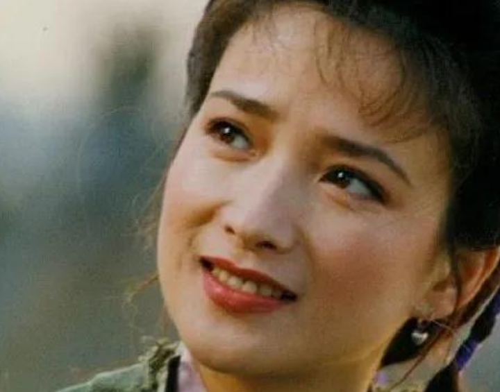 赵明明|“不会抛媚眼”别硬演,5位女星告诉你,媚眼是骨子里自带的