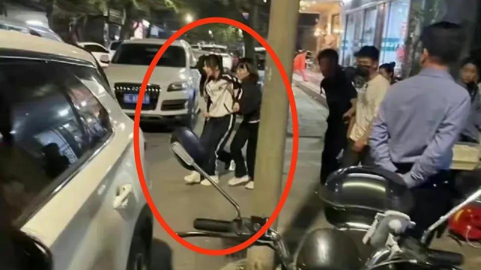 杨紫|杨紫拍戏突发意外！从车上摔下来导致腿部受伤，粉丝行为好感拉满