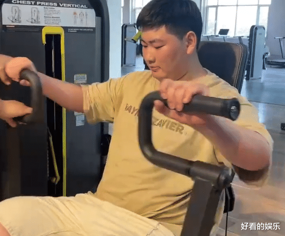 陈萌|朱小伟变胖后，未婚妻陈萌把他送进训练营，不瘦100斤不结婚