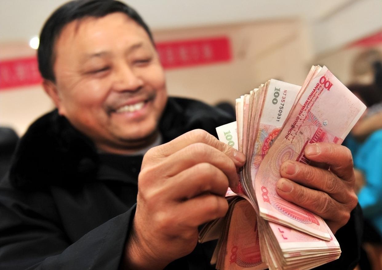 退休时别忘交“这份材料”,以后每年或多领8640元,早知晓早办理