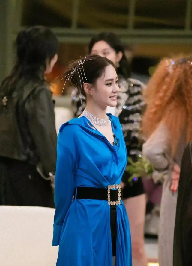 阿娇|为了参加第一期的《乘风破浪》，钟欣潼做出了很大的牺牲！