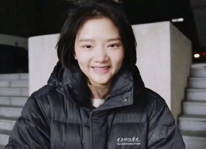 赵丽颖|明明长得很像,却一个惊艳、一个“路人脸”,问题出在鼻子上?