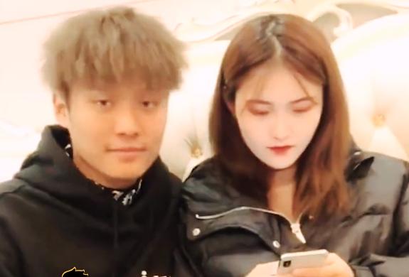 韩国娱乐|小杨哥隐瞒孩子有苦衷,泡温泉时被要求合照,网友:都是普通人