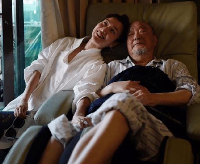 郑秀文 著名天后为保持身材，8年不吃一粒米至今未孕，病到只能坐着睡觉