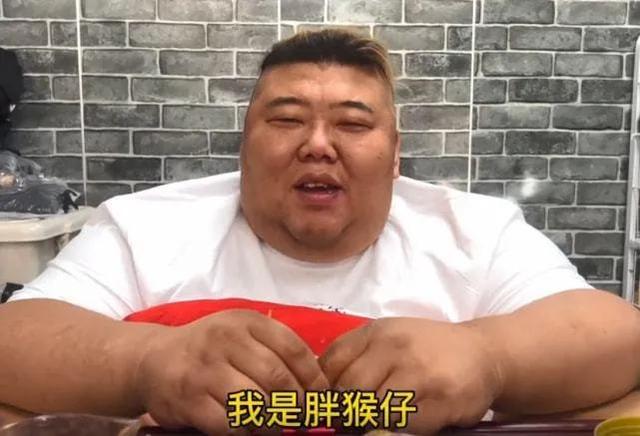 胖猴子：减肥失败又做回吃播忙赚钱，被减肥训练营赶出来也不在乎