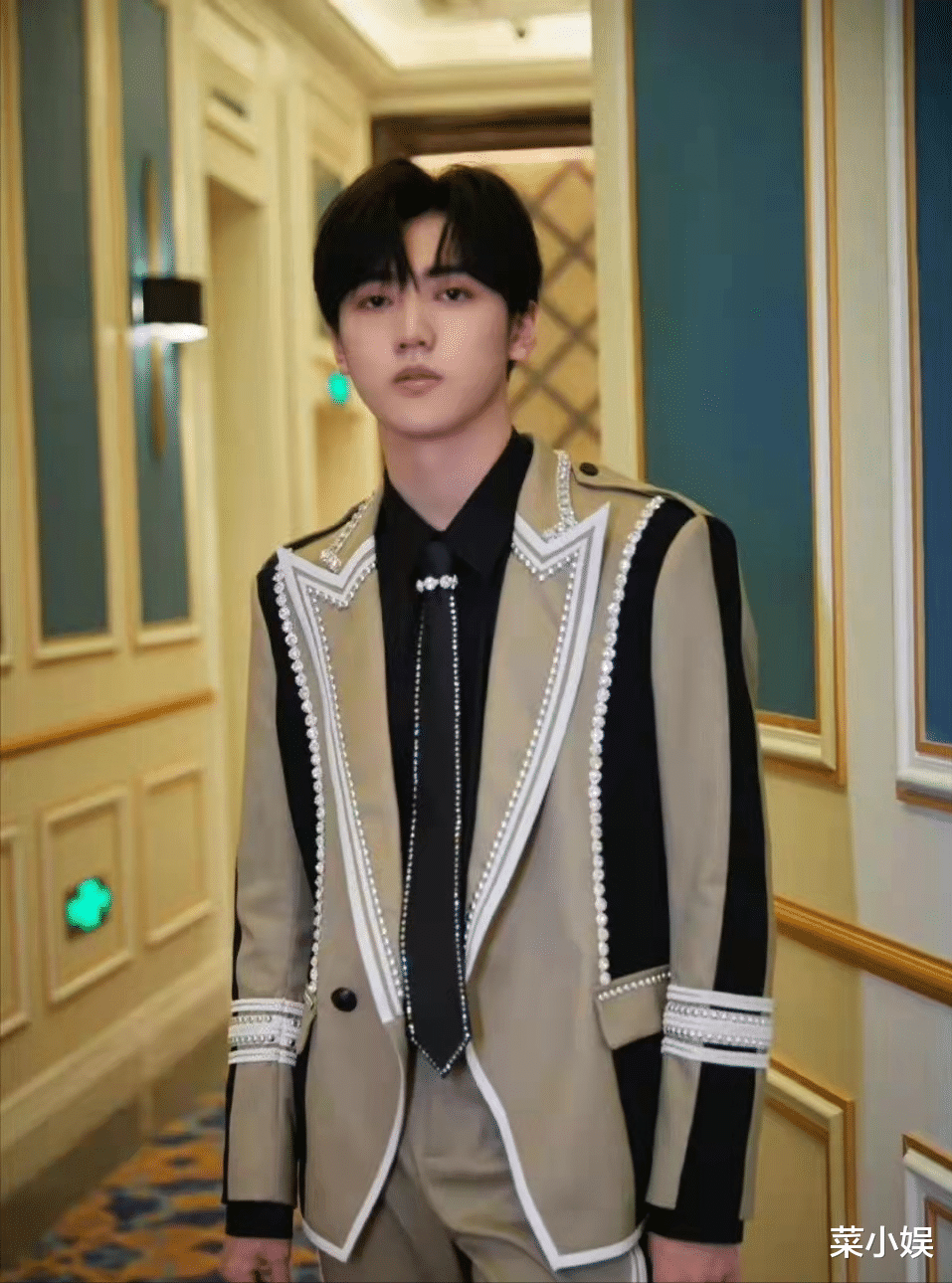 张子枫|焉栩嘉新女友疑似张子枫?全网坐等澄清,张子枫账号评论区沦陷