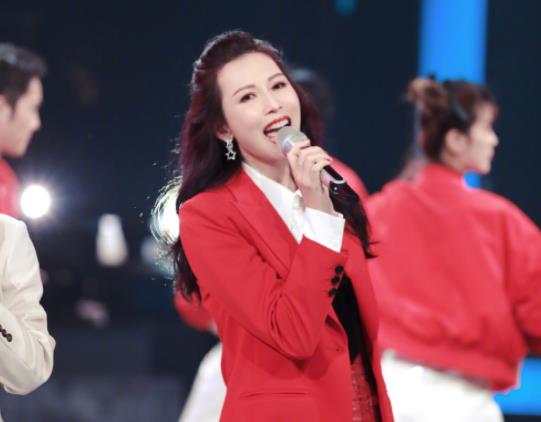 何炅|从群嘲到五星，《你好星期六》口碑翻盘离不开何炅，更离不开她！