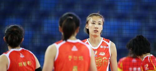女排|中国女排出局第2天，1米95李盈莹接受采访，球迷力挺女排