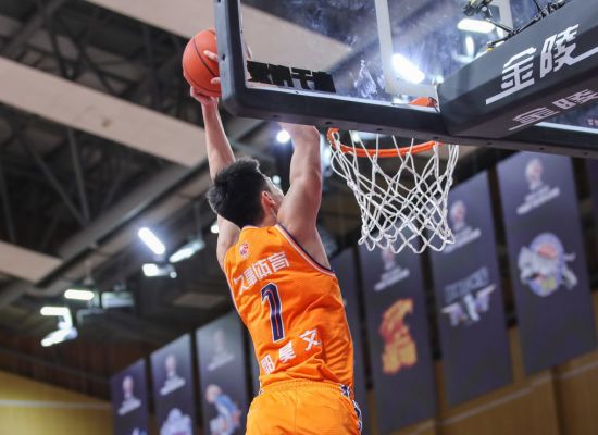 男篮|13投砍下32分！男篮新星尽情展现天赋，休赛期将再冲击NBA