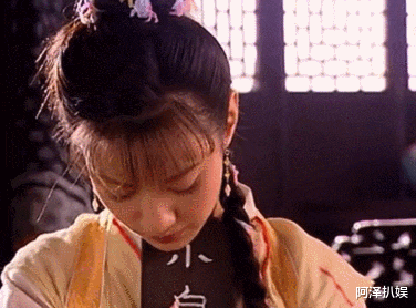 王晶|“小关之琳”风靡全网,素颜照曝光气笑300w网友:内娱审美越来越垮了?