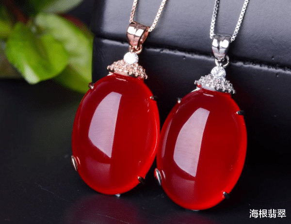 玉髓|最早出现的一种玉石，堪称翡翠的“平替”，不同的色彩有着不同的传奇故事！