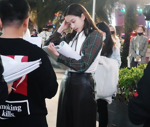 二十不惑2|《二十不惑2》太真实了，老板悄悄扣罗艳工资，网友：演我的领导