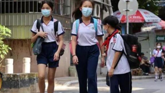 教师|小学生考试成绩优异，家长朋友圈炫耀能上名校，不料被网友泼冷水