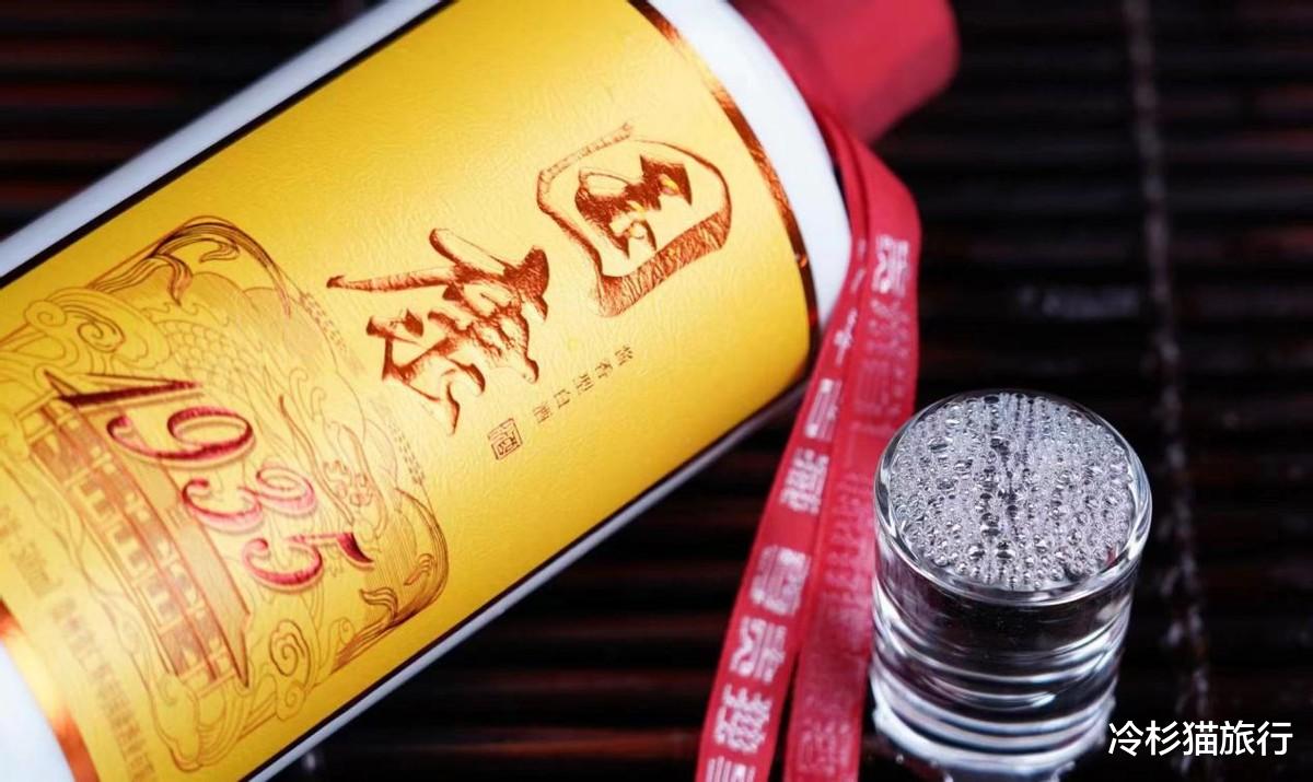 北京女子出嫁,挂“陪嫁30万”横幅惹争议,邻居:彩礼给了50万