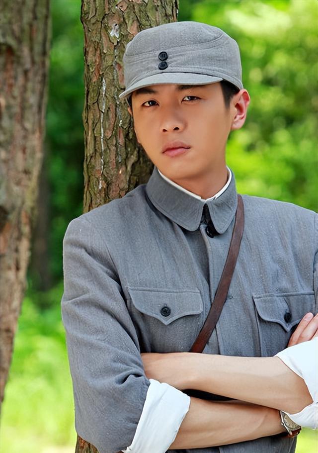 张若昀|演员张若昀，把妻子唐艺昕宠成宝，却把生父告上法庭