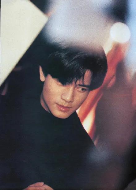 方媛|方媛一家四口出游,郭富城负责给妻女拍照,和老婆同框不显年龄差