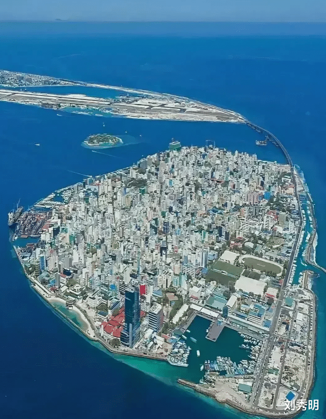 马累|马累，世界上最拥挤的首都，2平方公里的小岛，挤了20多万人