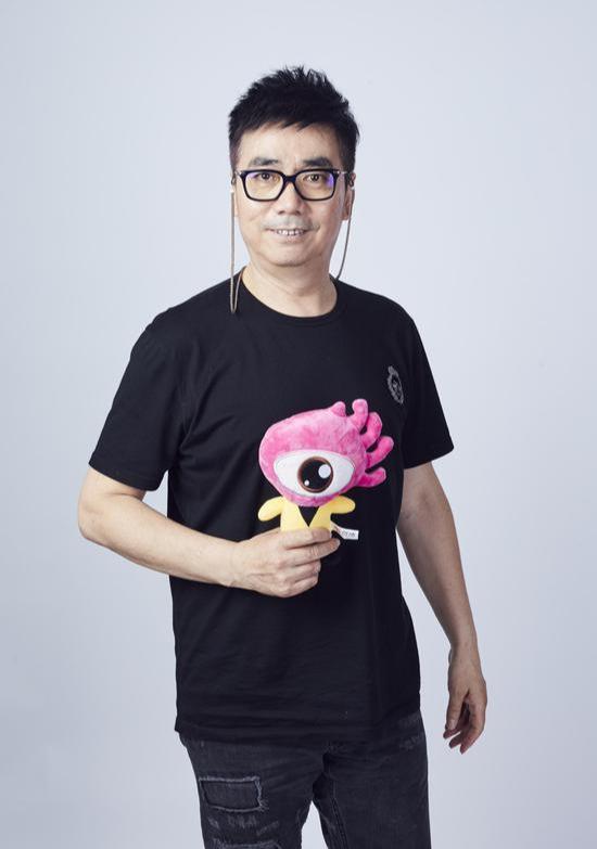 范明|国家一级演员范明,娶大6岁二婚富婆恩爱23年,继子是他的骄傲