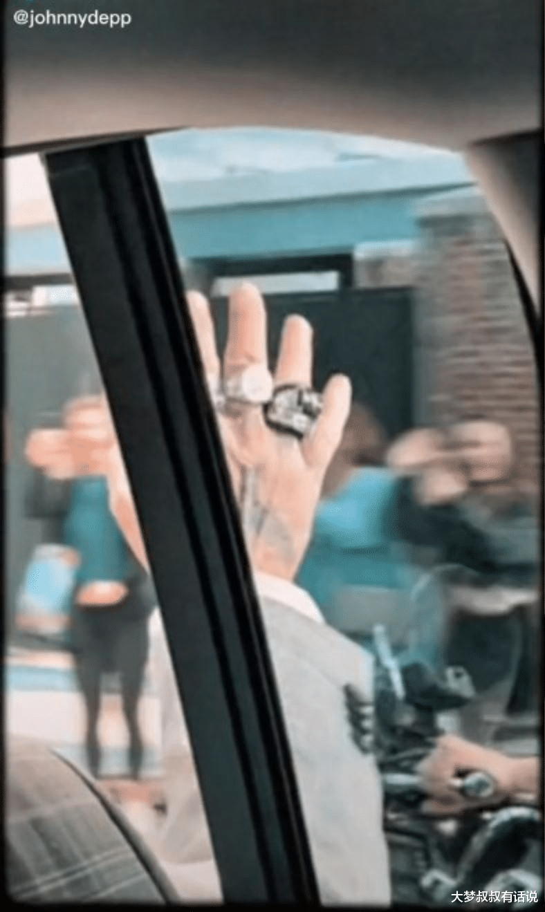 强尼·戴普|强尼戴普深夜开抖音，首部影片吸660万粉丝！安珀反呛怒轰