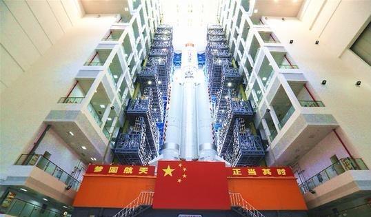 中国也要载人登月:月球上没有发射台,登月飞船将如何返回?