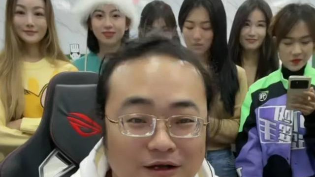 |倪海杉直播被网友质疑是假的，网友要倪海杉证明自己是倪海杉，倪海杉太难了！