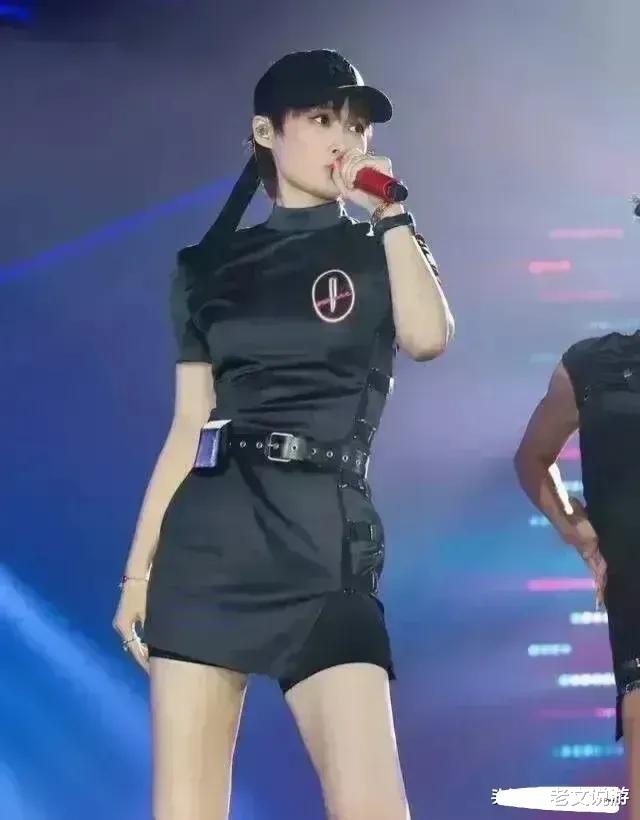 女人味|最强女歌手李宇春给中国人长脸了,被外国媒体评为最佳的女明星红毯造型,女人味十足