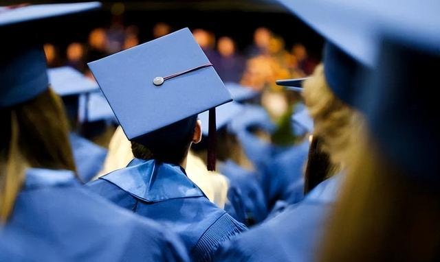 高校|高校辅导员开始招聘，工资高有五险一金，研究生符合条件的别错过