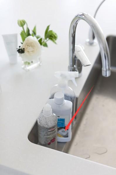 同样都是小厨房看看人家日本,水槽边缘下沉10cm,灶台清清爽爽