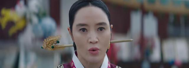 王后伞下|《王后伞下》婆媳大战第一回合,王后胜出,大妃气急正面开撕儿媳