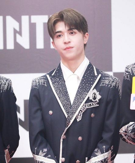 生图|INTO1全员怼脸拍，刘宇周柯宇不愧是颜值担当，力丸却没眼看！