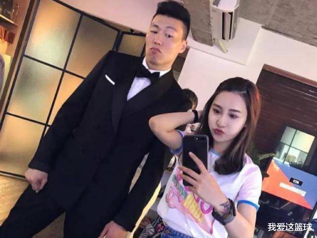 易建联|CBA太太团颜值大比拼，孙悦妻子不是第一，易建联妻子垫底！