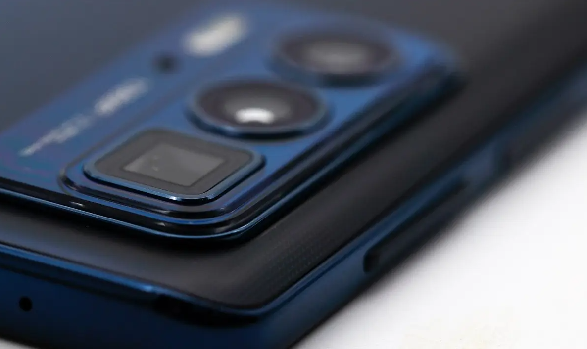 摩托罗拉|千元机中最高配，12GB+256GB+一亿像素，50倍变焦旗舰跌至1598元