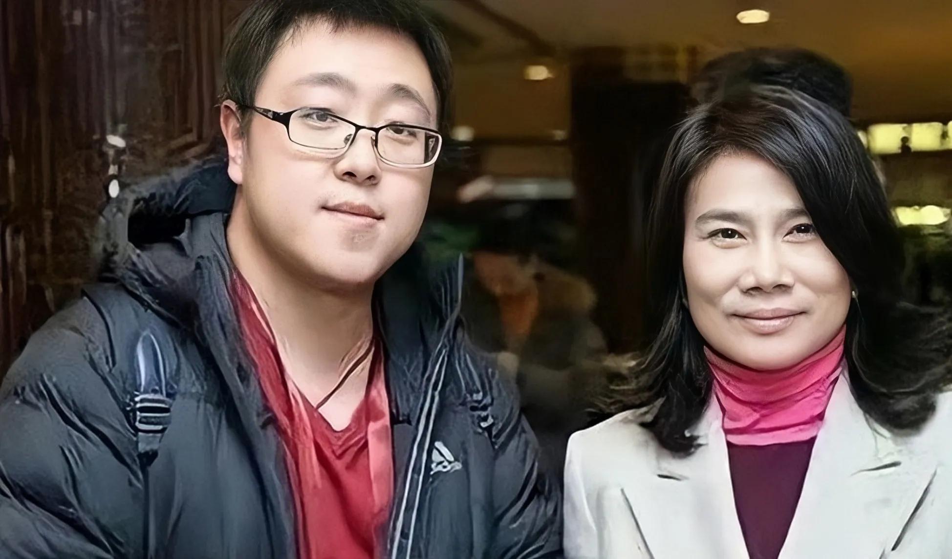 董明珠|?董明珠：为儿子董东东放弃再婚的念头，儿子40岁未婚让她担心！