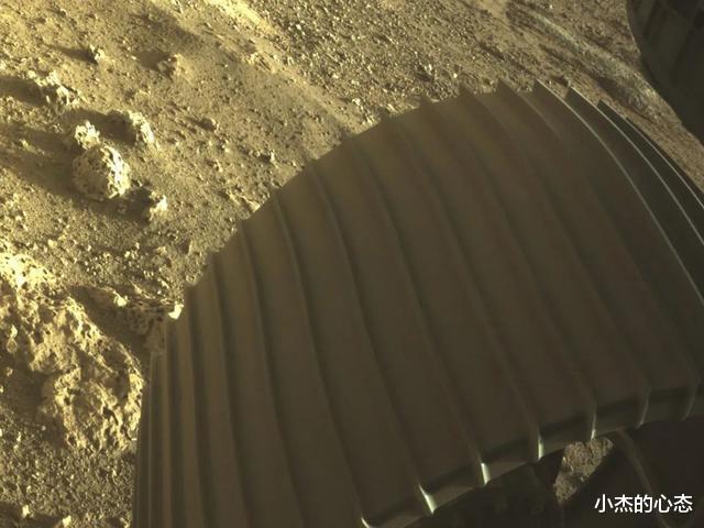 NASA公布毅力号着陆过程照片,2公里外可能就有外星生命遗迹
