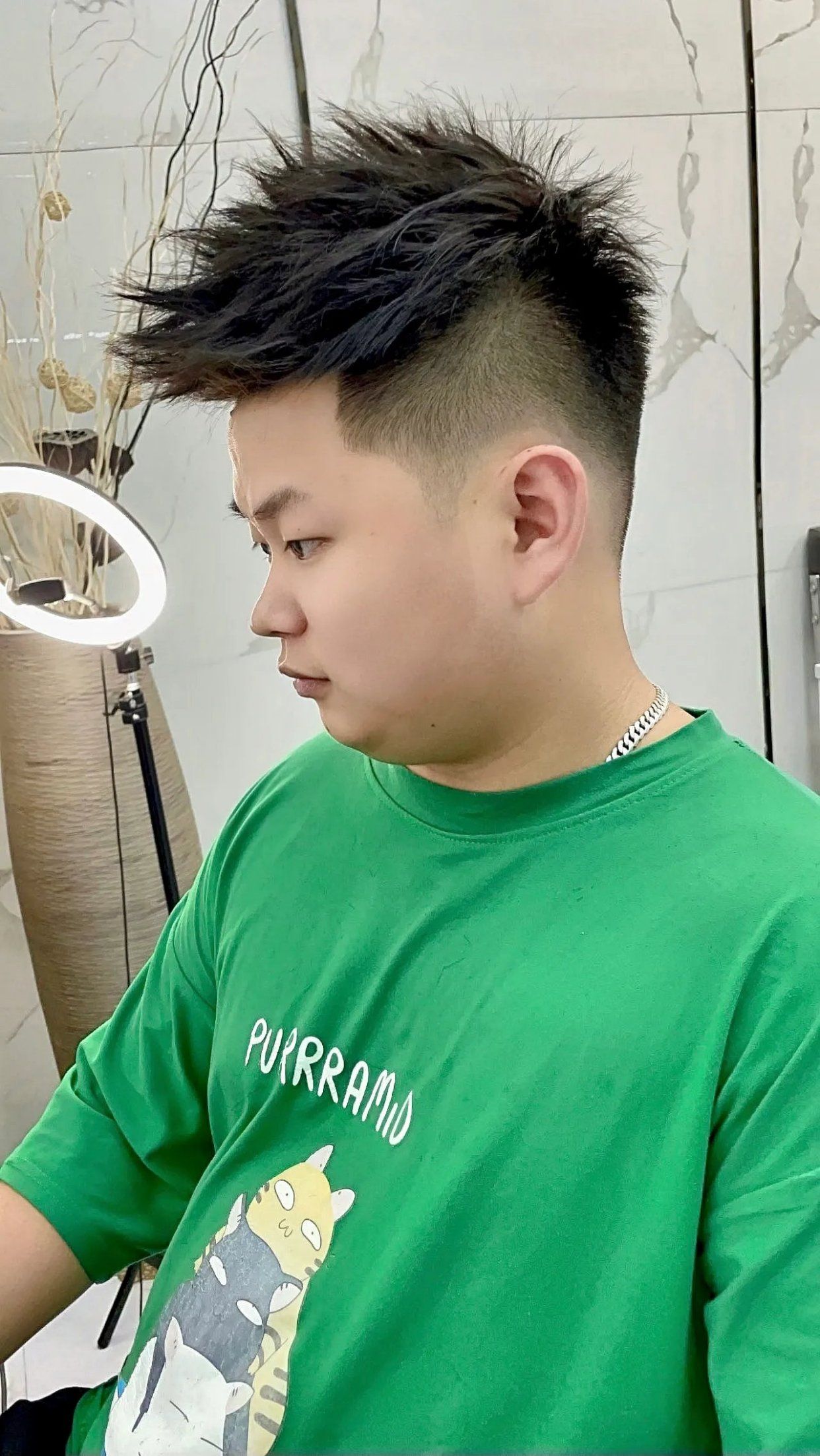 男士发型 最受欢迎的4种男士发型，改变真不小，头发花白大叔一样很精神