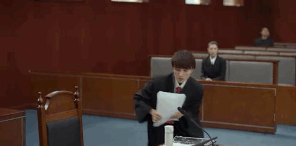 傲骨贤妻|豆瓣5.1，翻拍自《傲骨贤妻》的《玫瑰之战》，为何翻车了？