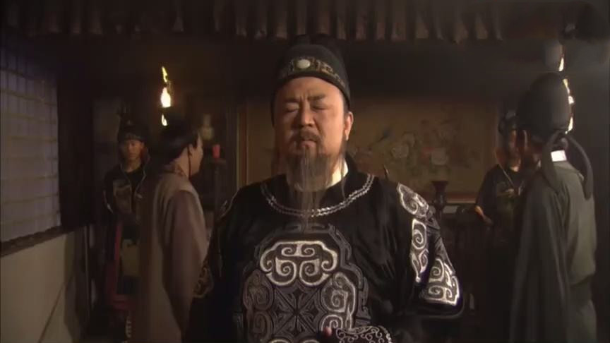 梁冠华|凭借《神探狄仁杰》成功出圈,身材曾经胖到两百斤,幸亏娶了个大美女