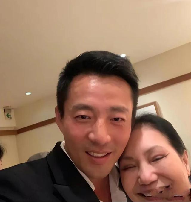 大S|黄春梅学王伟忠清醒做人,为自保与大S切割,撇清杀猪盘嫌疑