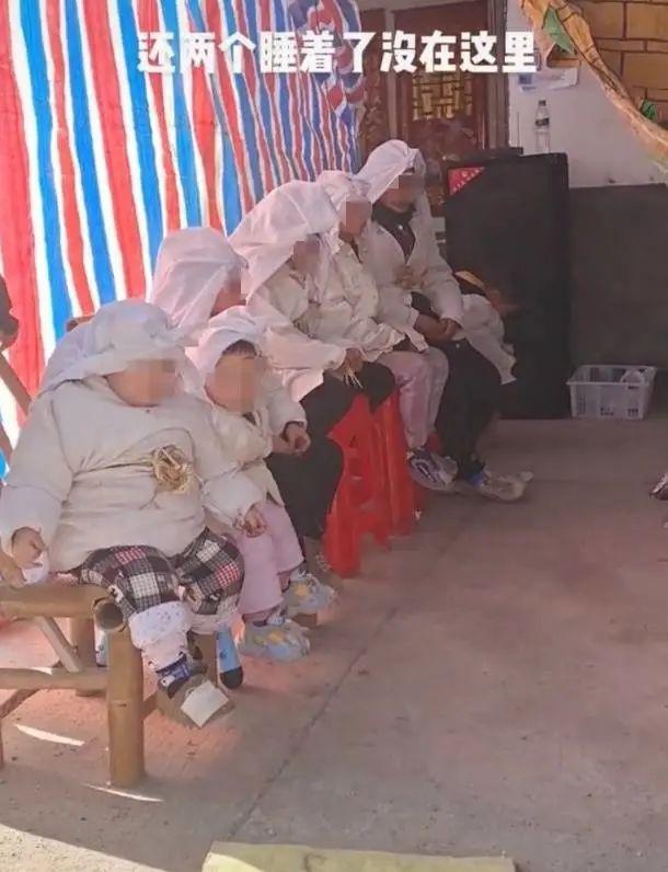 江西夫妻洗澡时煤气中毒,留下8个子女!网友:没有知识真可悲!