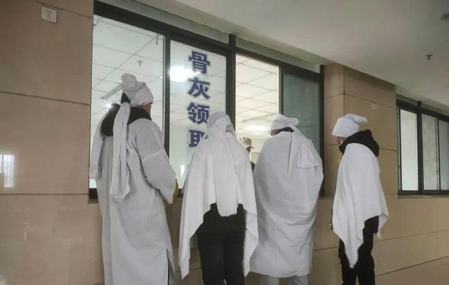 农村见闻|一位乡村殡葬车司机的倾诉：从业已五年，如今月薪过万，却想转行