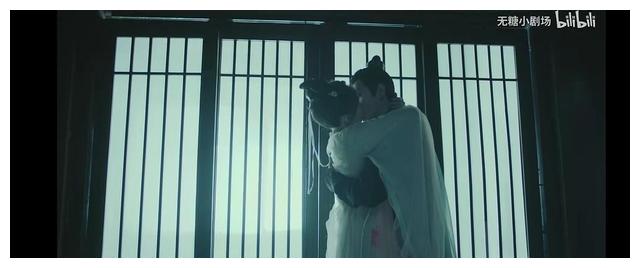 虚颜|一集只有10分钟，观众争相追捧，短剧《虚颜》凭什么比正剧播得好