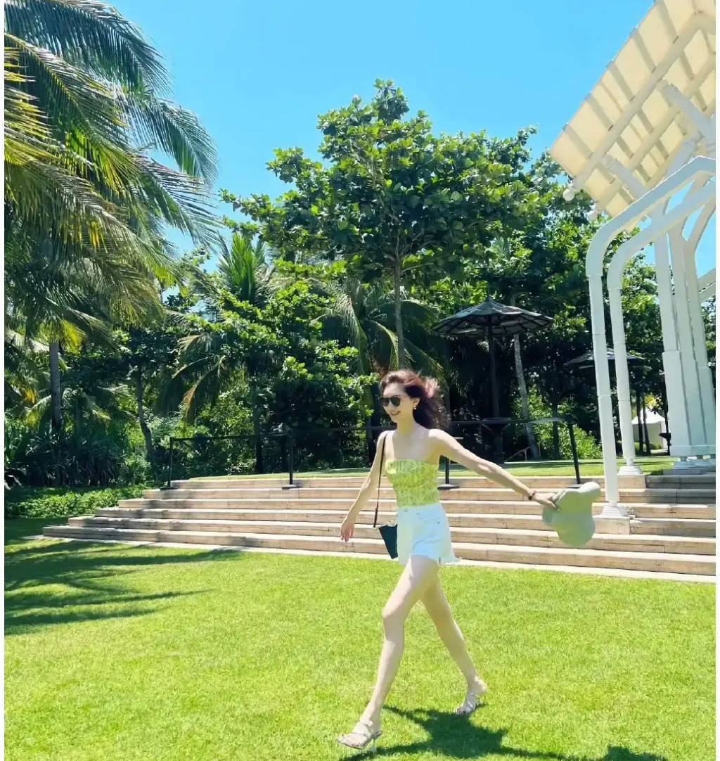 |孔雀公主金巧巧微博发文否认总裁老公密会江疏影，婚后贵妇生活！