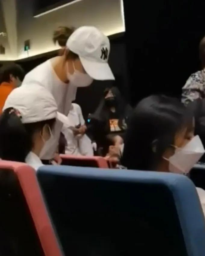 黄奕|陈乔恩携老公捧场谢娜话剧,相约应采儿黄奕,娜姐人缘依然超好