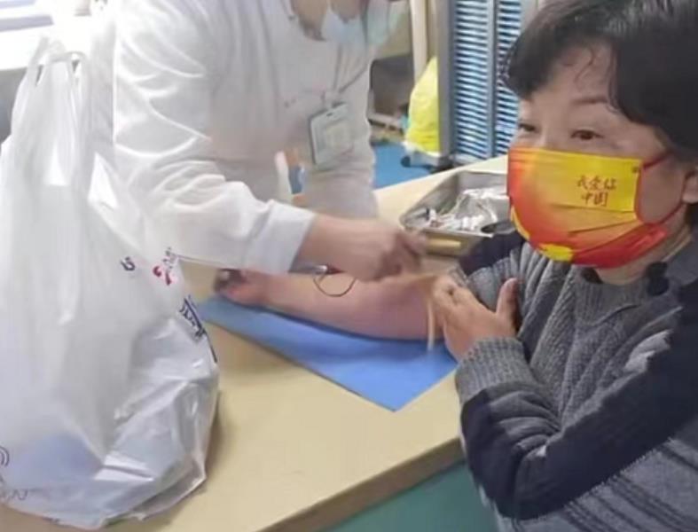 |毁三观！姚策堂嫂出面直播为老杜洗白，许姚田是永远的一家人