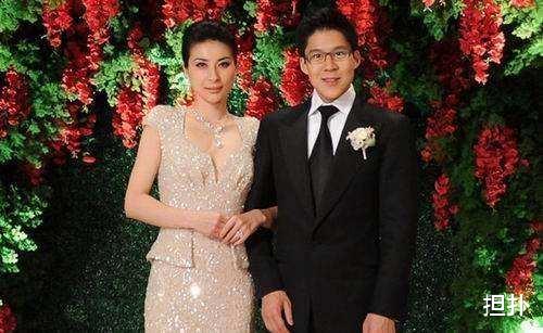 霍启刚|霍家再次出手了，霍启山捐试剂盒，霍启刚郭晶晶则在街头发放盒饭