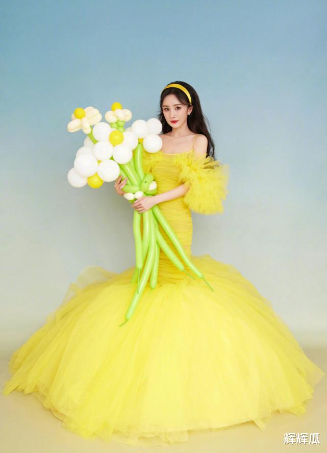 杨幂|杨幂36岁生日晒美照，嘟嘴卖萌超可爱