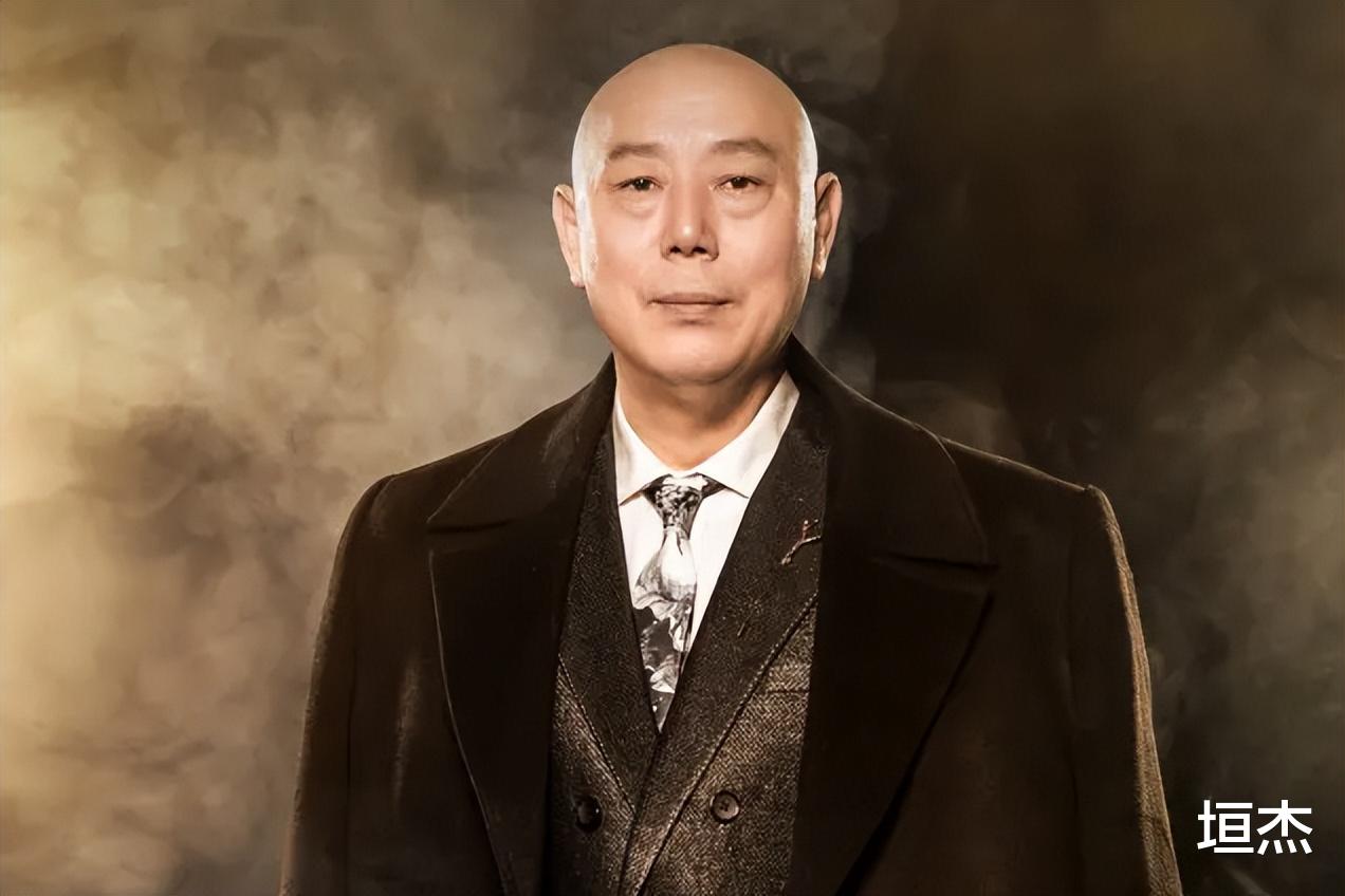 李成儒|李诚儒:自己奔驰宝马换着开,前妻和亲生儿子在18平小屋蜗居